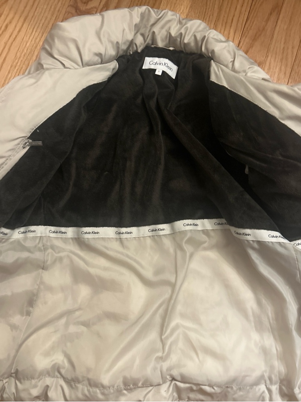 Calvin Klein Women's Cream Puffer Jacket with Black Lining